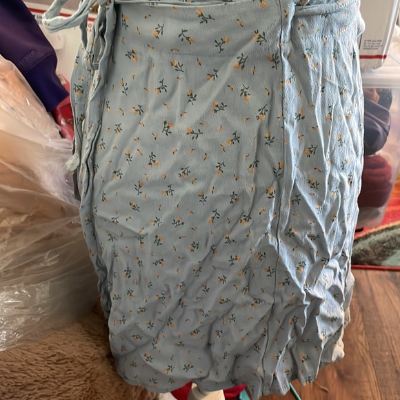 Brandy Melville size 3 skirt  wraps to adjustable waist - Picture 2 of 4